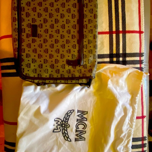 Authentic MCM messenger bag UNISEX - Picture 8 of 11